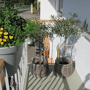  Apartment #1gemuetliches Ruhiges Sonniges Balkonzimmer Mit Gemeinschaftsbad W-lan Airport Nah Late Night Check In Haus Nr 9,5